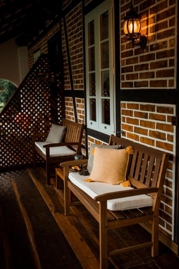 Aconchegante Casa De Hospedagem Enxaimel Тимбо Экстерьер фото